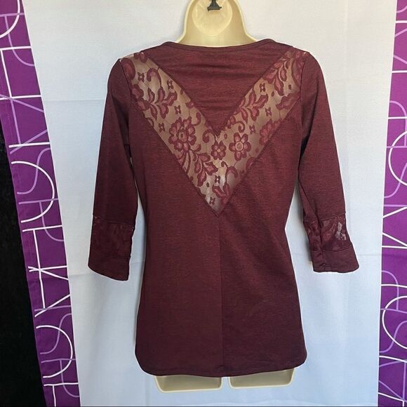 Melalueca maroon women’s tee with lace size small - Picture 7 of 9